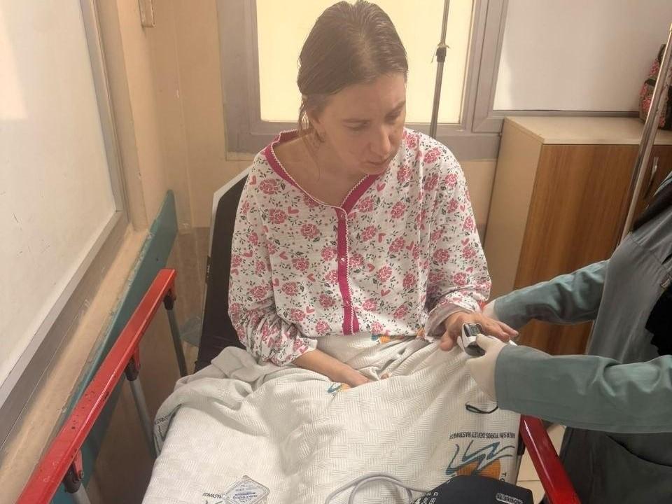 «Мне это не надо, я сама еле дышу!»: почему родные не торопятся спасать застрявшую в Турции парализ…