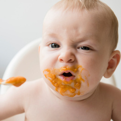 Ребенок плохо ест: 8 частых трудностей с кормлением малыша