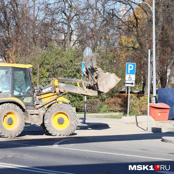 На стройплощадках работает техника | Источник: Артем Устюжанин / MSK1.RU