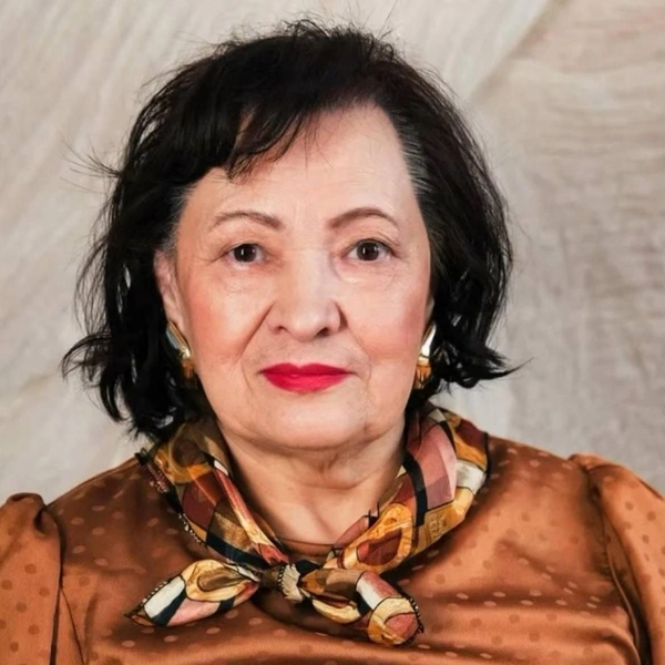 Дамам раздали цветы | Источник: dariachir / Instagram* *принадлежат компании Meta, признанной экстремистской организацией и запрещенной в РФ.
