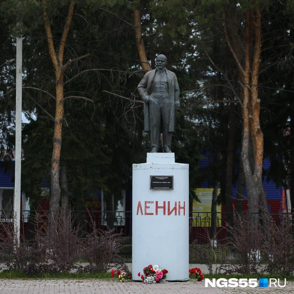 Такой памятник есть практически во всех селах и городах России | Источник: Евгений Софийчук / NGS55.RU