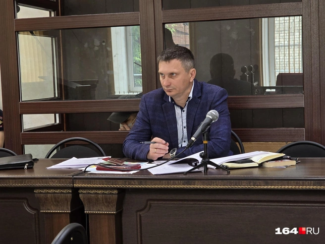 Адвокат с каменным лицом слушал прокурора | Источник: Семен Коротов-Майбах / 164.RU