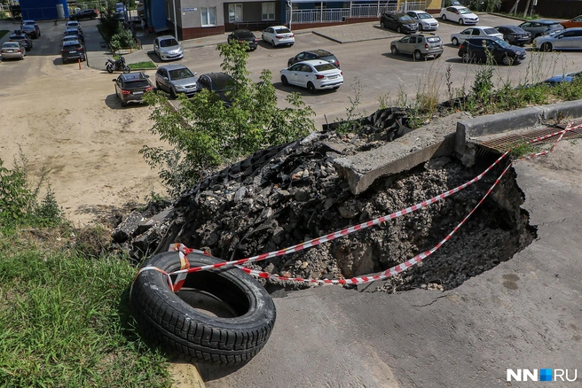 Место обвала огородили лентой | Источник: Наталья Бурухина / NN.RU