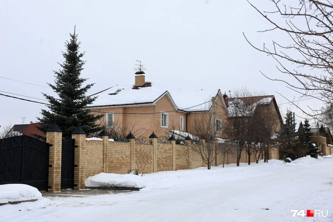Жил глава челябинского Роспотребнадзора в поселке Западный-2 | Источник: Михаил Шилкин 