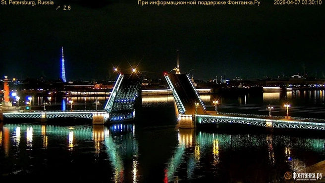 Петербург готовится к открытию навигации. Показываем, как разводили Дворцовый мост