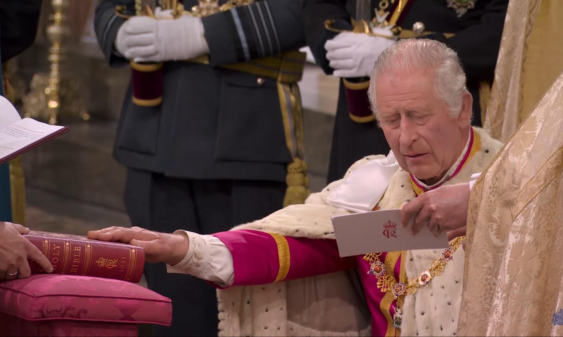 Принц Чарльз официально стал королем Карлом III: что это значит для нас?
