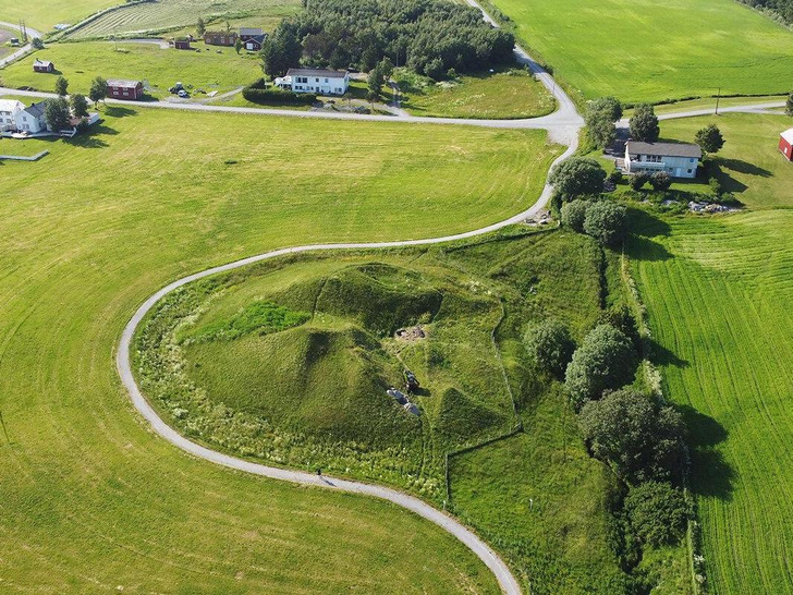 В Норвегии нашли остатки настолько древней погребальной ладьи, что она может войти в историю