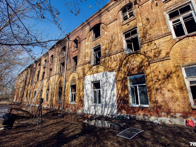 Вид дома спустя несколько дней после пожара. | Источник: Сергей Карпухин