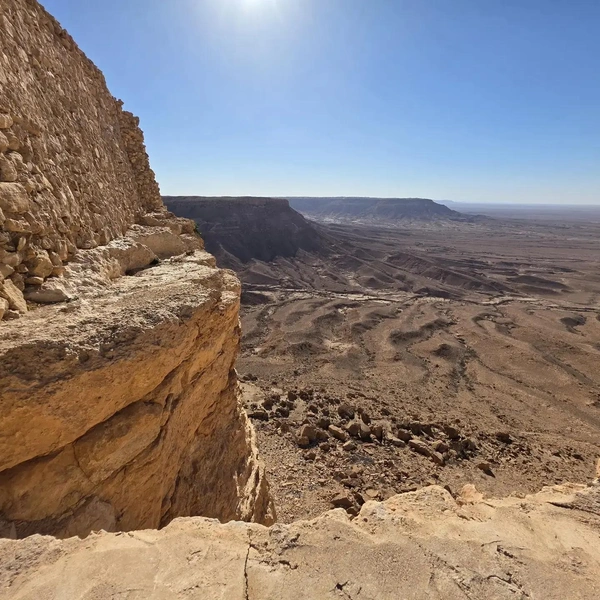 «Городок хоббитов» и подземный дом на 8 семей в пустыне: россиянин рассказал, зачем стоит лететь в Ливию