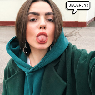Блог fashion-редактора: сочетаем зеленые вещи, оранжевые губы и массивные серьги
