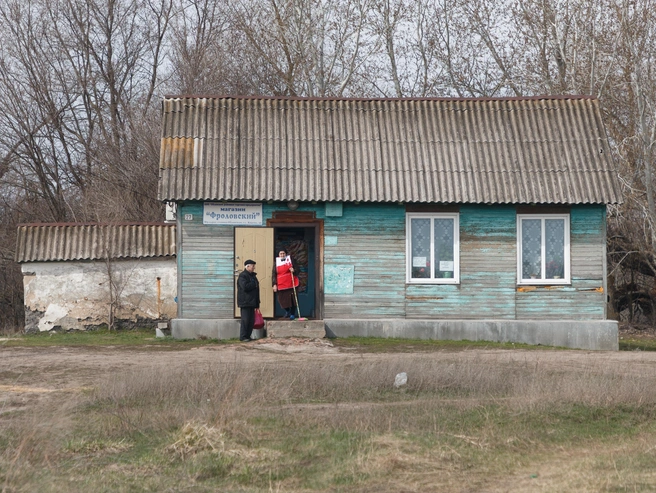 Даже в сельской местности, где традиционная офлайн-торговля пока сохраняет свои позиции, постепенно начинают появляться маркетплейсы. | Источник: Алексей Волхонский / V1.RU