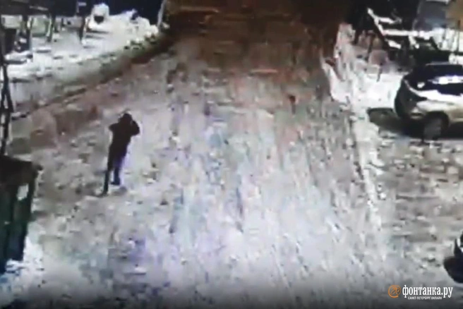 Охранник «Сити Молла» ушел через черный ход после конфликта с посетителем — видео