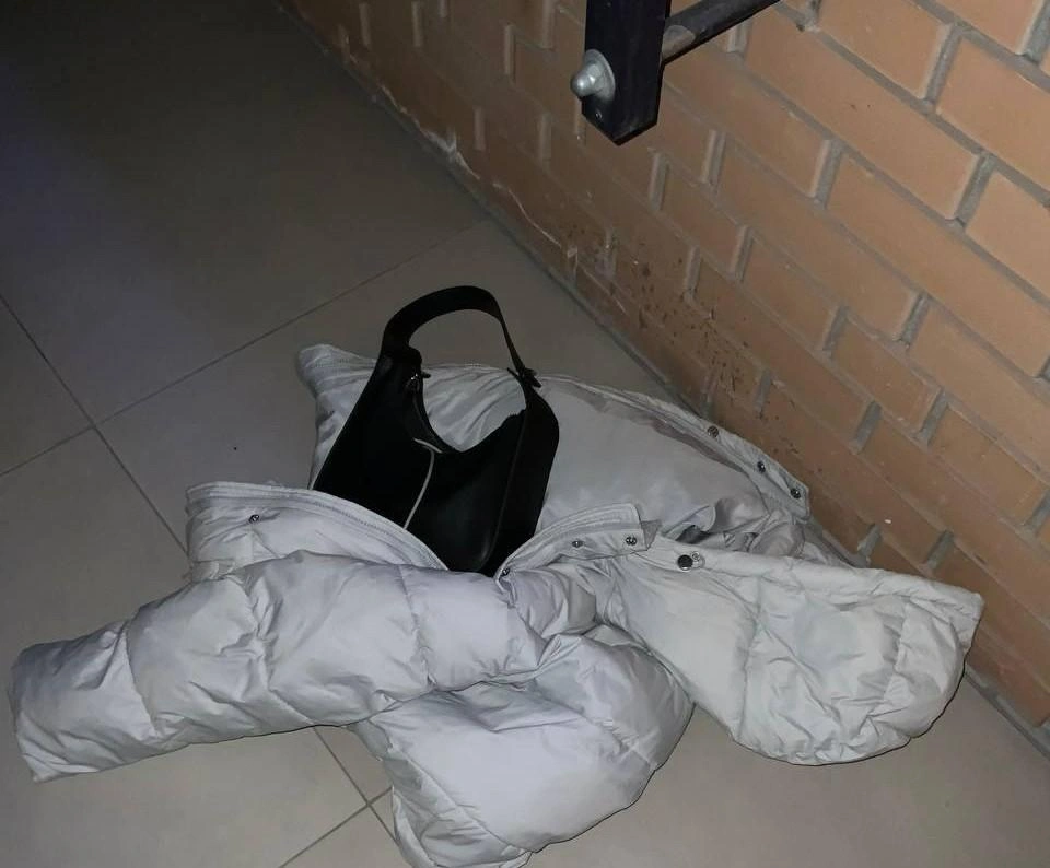 Перед трагедией девочка по какой-то причине оставила вещи на балконе 20-го этажки | Источник: 72.RU