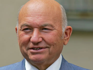 Бывший мэр Лужков стал деканом МУМа
