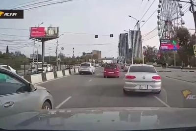 Водитель Toyota устроил конфликт у Речного вокзала