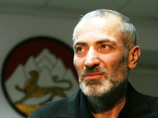 «Моих детей перевернули в гробах». Лишившись семьи, Виталий Калоев убил авиадиспетчера, но смог начать новую жизнь