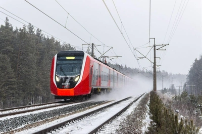 Поезд Челябинск-Екатеринбург застрял из-за поломки