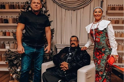 Блогер пообедала со Стивеном Сигалом за 50 тысяч рублей