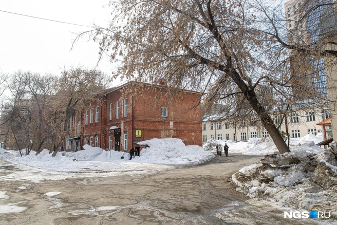 Кирпичное здание на улице Семьи Шамшиных, 40 к1&nbsp;признано памятником местного значения&nbsp;— его сносить не будут | Источник: Александр Ощепков / NGS.RU