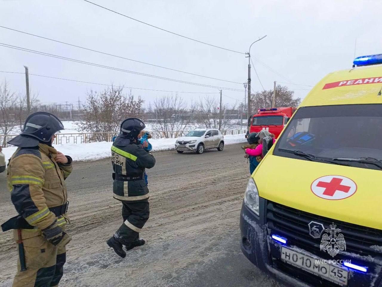 После аварии на мосту в Кургане двух детей выбросило на дорогу - 29 декабря  2023 - 45.ру