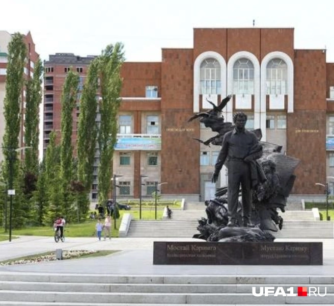 Памятник Мустаю Кариму | Источник: Тимур Шарипкулов / UFA1.RU