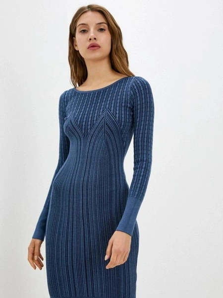 Платье Guess JeansЦена: 17 391 руб.Где купить: lamoda.ru