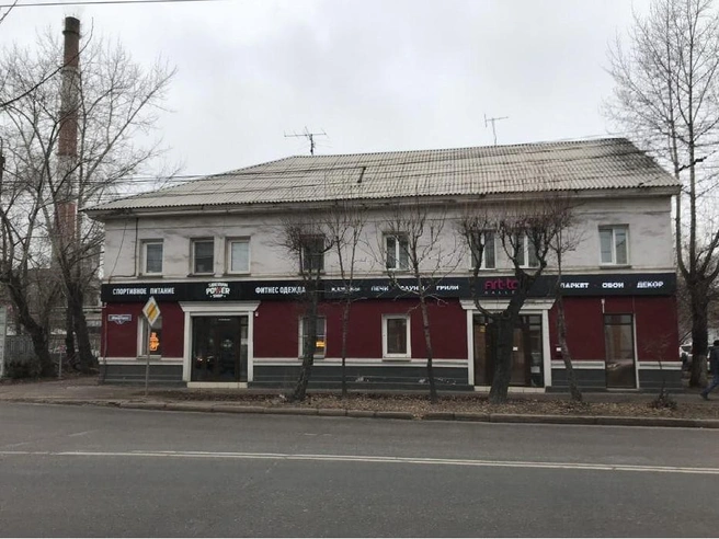 Так здание, в котором сейчас находится салон, выглядело в 2021 году | Источник: 2gis.ru
