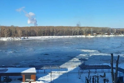 В Уфе замерзло незамерзающее озеро