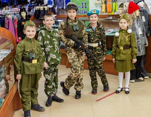 Ассортимент костюмов рассчитан на разный возраст — от детсадовцев до старшеклассников | Источник: Ксения Зимина