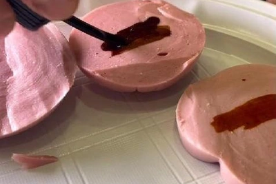 Ural Blogger Discovers Starch in Sausage