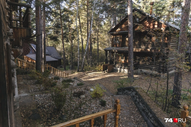 Из нового здесь — перила и ландшафтный дизайн | Источник: Наталья Лапцевич