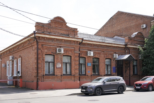 Памятное место, где в 1920 году размещался городской комитет РКСМ (Красноармейская, 12) | Источник: Дарья Паращенко / 93.RU