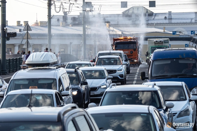 Российские автолюбители вынуждены выбирать между китайскими брендами | Источник: Михаил Огнев / FONTANKA.RU