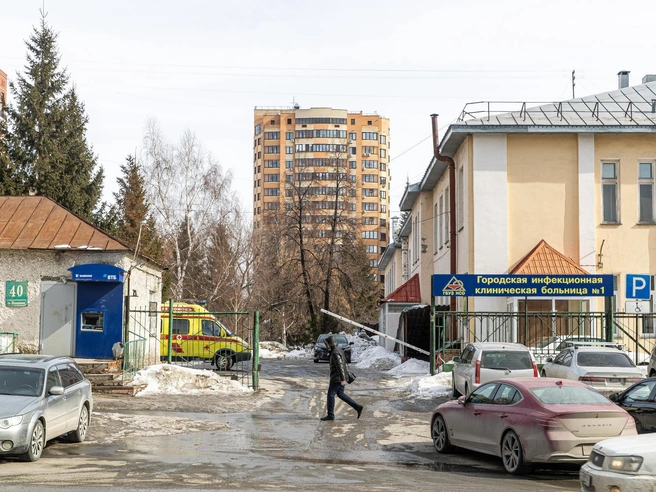На территории сохранится одно здание — памятник местного значения, а остальные постройки будут снесены. | Источник: Александр Ощепков / NGS.RU