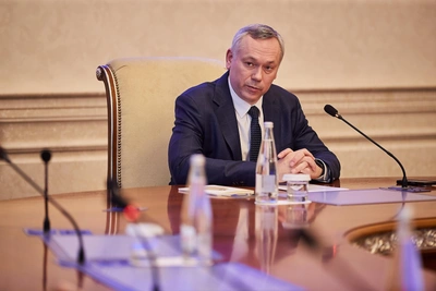 «Праздники — напряженная работа»: Травников усилит контроль