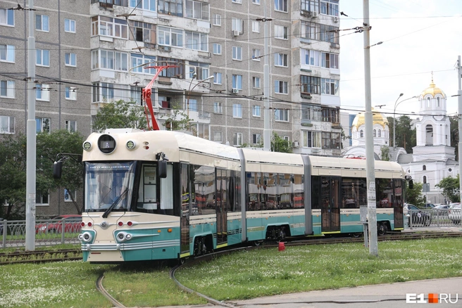 Ретротрамвай «Достоевский» катался в Екатеринбурге летом 2024 года | Источник: Владислав Лоншаков / E1.RU