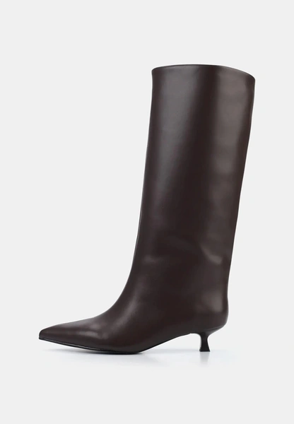 Теплая обувь: выбираем стильную пару на холодный сезон у российских брендов Теплая обувь: выбираем стильную пару на холодный сезон у российских брендов