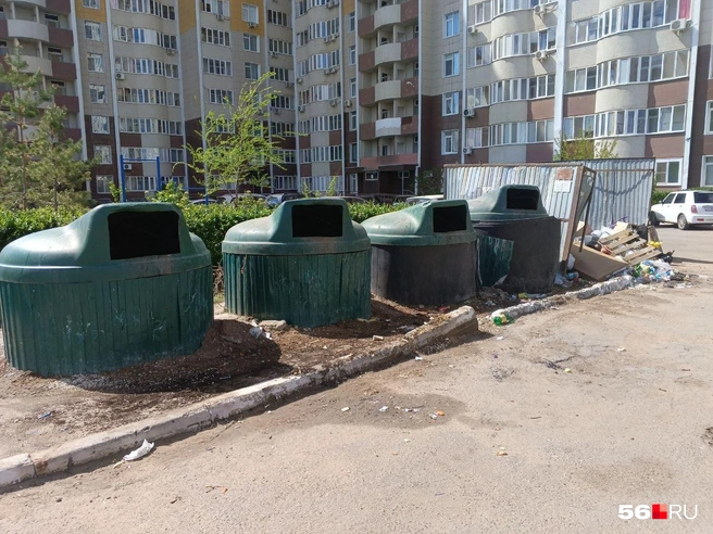 Спустя час после публикации 56.RU «Природа» убрала свалку на проспекте Гагарина | Источник: Владислав Митрошин / 56.RU