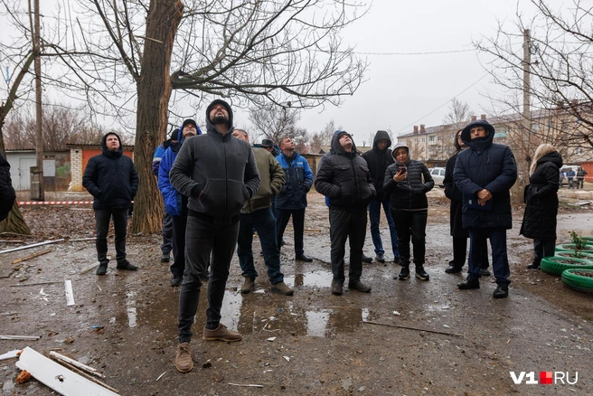 Алексей Кузнецов вместе с комиссией обсуждали предстоящий фронт работ | Источник: Алексей Волхонский / V1.RU