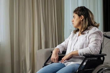 «Мать делает все для пьющего брата, а меня, инвалида, использует, наслаждаясь властью»