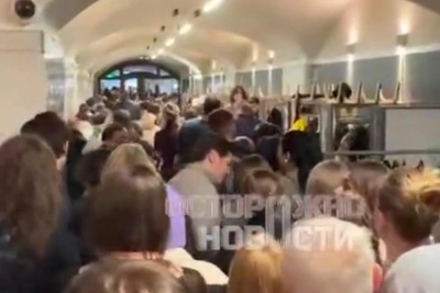 Эвакуация посетителей из Пушкинского музея в Москве