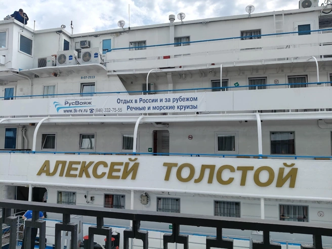 Теплоход «Алексей Толстой» также ждал желающих | Источник: Мария Умнова / V1.RU