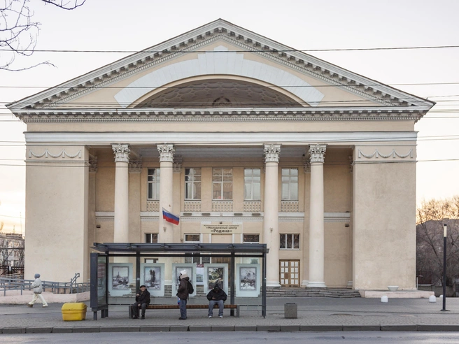 «Родина» пока сохраняет традиционный цветовой облик сталинского ампира | Источник: Константин Завриков / V1.RU