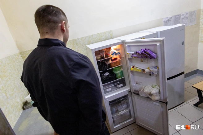 В холодильнике все продукты подписаны | Источник: Владислав Лоншаков / E1.RU