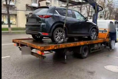 В Воронеже эвакуировали три машины за нарушение парковки