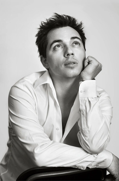 В ближайшее время артист хотел бы обзавестись семьей