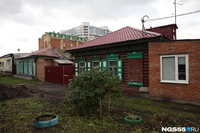 За домами стараются ухаживать | Источник: Евгений Софийчук / NGS55.RU