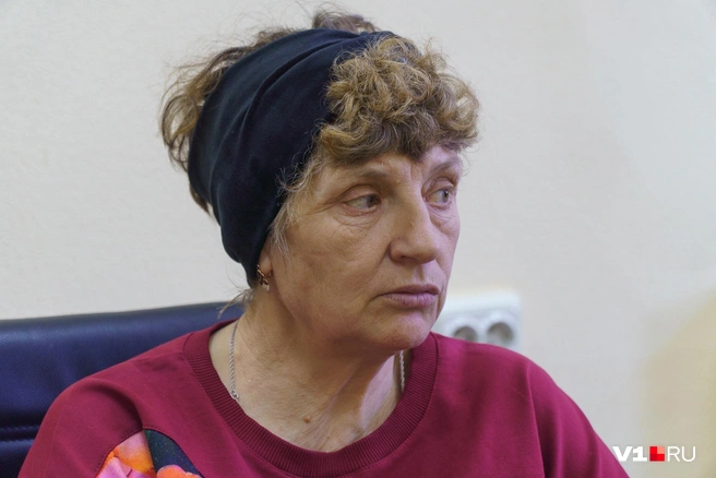 Женщина сомневается, что в гробу ее сын… | Источник: Илья Воробушкин / V1.RU