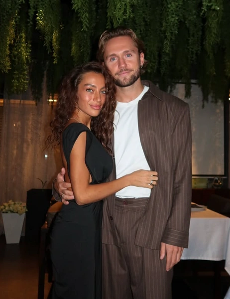 Влад со своей женой Ангелиной