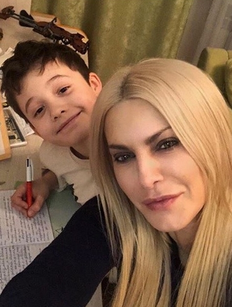 Татьяна Ларина с сыном